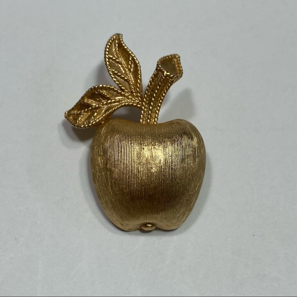 Vintage Avon Apple Brushed Gold Tone Miniature Pin Brooch 1 1/4"